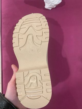 Zoccoli pelosi stile olandese beige