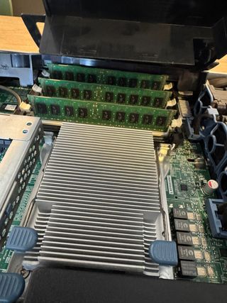 2 Servidores HP ProLiant DL360 G7 | Xeon | 6GB RAM