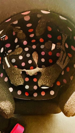 Casco de esquí Roxy con lunares