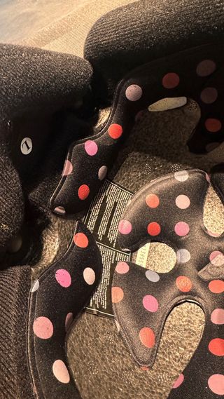 Casco de esquí Roxy con lunares