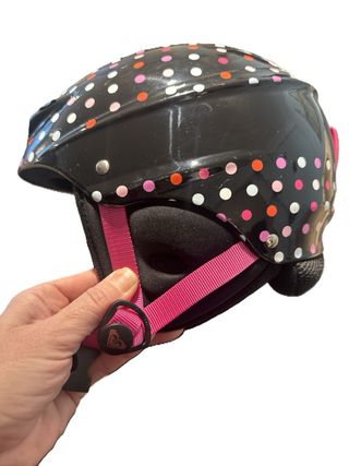 Casco de esquí Roxy con lunares