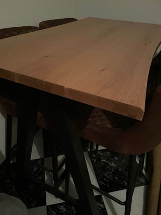 Mesa alta y 4 sillas