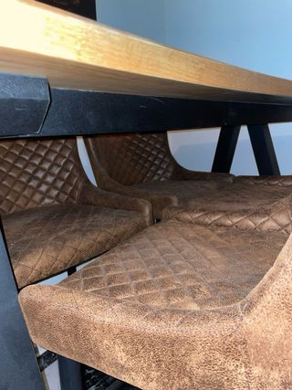 Mesa alta y 4 sillas