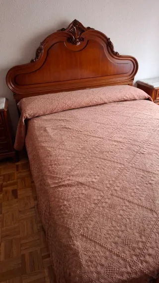 Habitación: Cama, cabecero, mesita + aramario ....