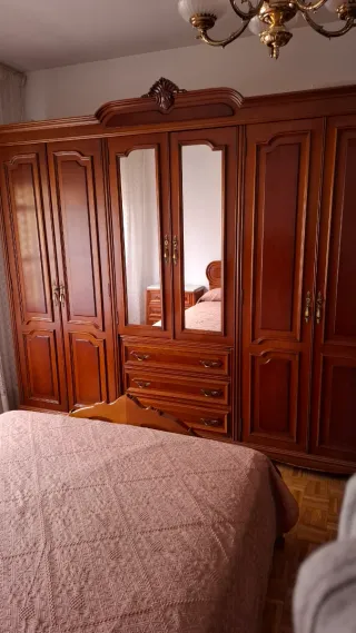 Habitación: Cama, cabecero, mesita + aramario ....