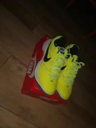 Deportivas Nike Amarillas y Negras