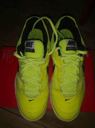 Deportivas Nike Amarillas y Negras