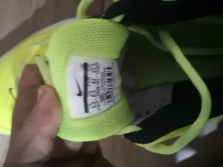 Deportivas Nike Amarillas y Negras