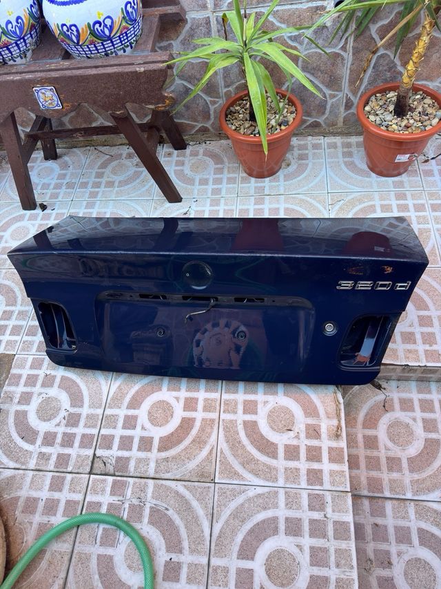 Portón trasero BMW 320d E46