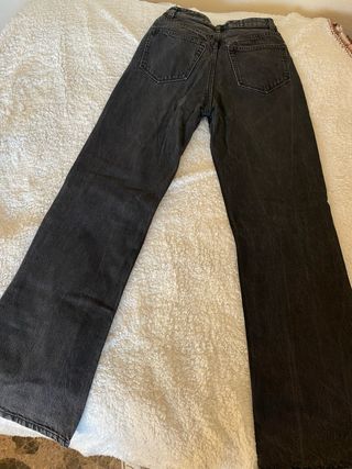 Pantalones vaqueros Bershka negros rotos T.34