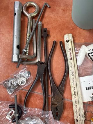 Lámparas y herramientas varias