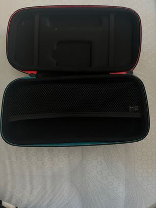 Nintendo Switch con 4 mandos y funda