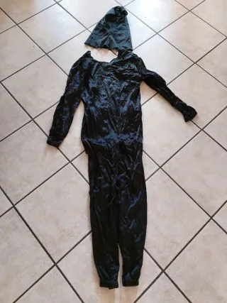 Tuta nera con cappuccio carnevale