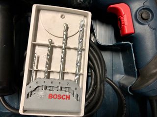 Taladro Bosch GSB 16 RE + 4 brocas