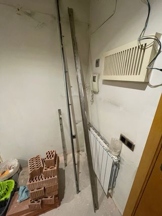 Puerta corredera madera maciza lamas horizontales