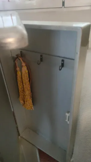 Mueble joyero plateado