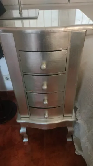 Mueble joyero plateado