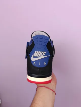 Jordan 4 Retro Rare Air Negro Rojo