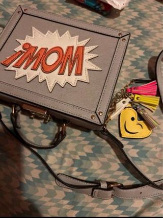 Bolso tipo maleta juvenil beige y dorado