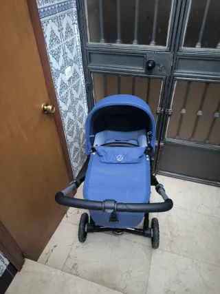 Cochecito bebé azul