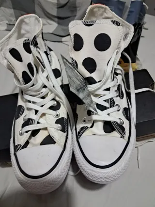 Converse de caña alta con lunares