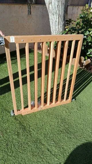 Puerta de seguridad para bebés de madera