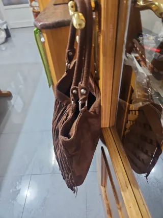 Bolso de ante con flecos de piel