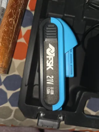 Taladro percutor  a batería con maletín