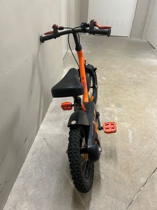 Bicicleta infantil naranja Decathlon