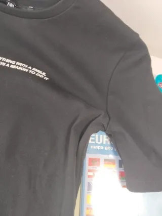 Camiseta Zara Negra Talla S con mensaje