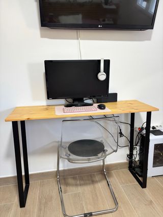 Mesa auxiliar madera y patas de metal hecha a mano