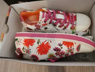 Zapatillas Desigual Talla 37 Flores Rosas