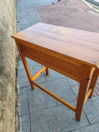 Escritorio - cómoda de madera con cajón