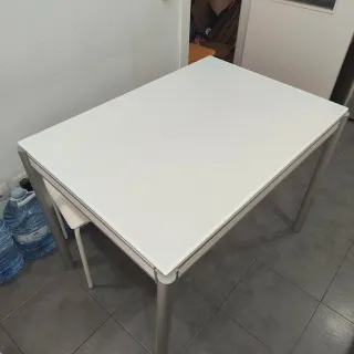 Mesa de cocina  cristal y metal , se habré,