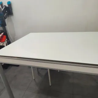 Mesa de cocina  cristal y metal , se habré,