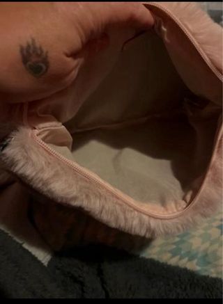 Bolso de peluche rosa y mochila verde suave