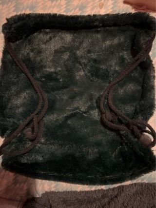 Bolso de peluche rosa y mochila verde suave