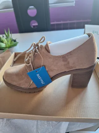 Zapatos de ante con cordones