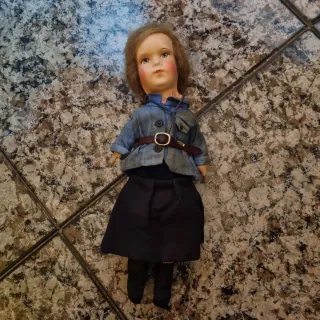 Muñeca alemana antigua – Sección Femenina Falange