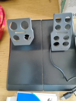 Volante Logitech Driving Force PS2 + Pedali