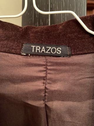 Blazer de pana marrón con bordado