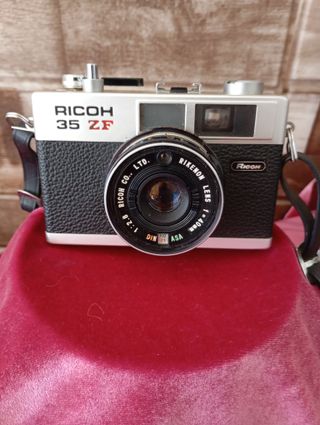 Cámara vintage Ricoh 35 ZF Compacta 1976