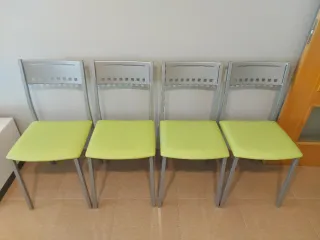 Mesa y 4 Sillas Cocina