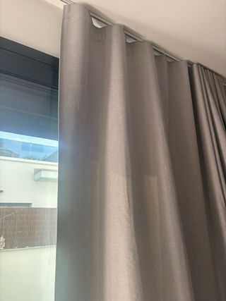 Tende oscuranti grigie semi nuove. 3 mesi di utilizzo.