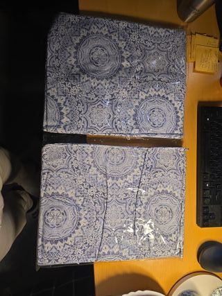 Juego de sábanas azul y blanco