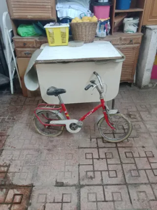 Bicicleta antigua roja
