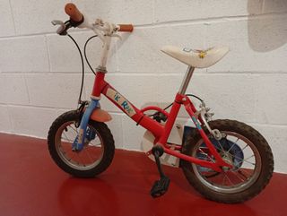 Bicicleta infantil roja