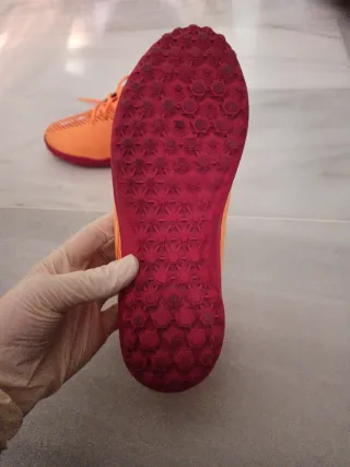 Botas de fútbol multitacos naranja 160