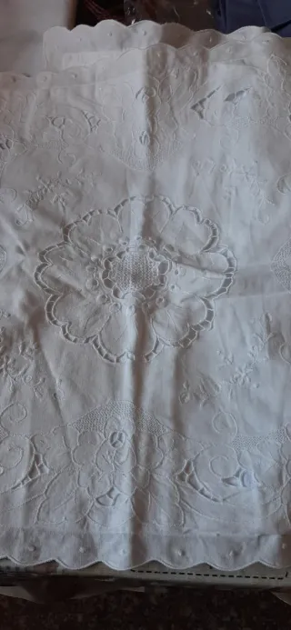 2 copricuscini vintage ricamo a mano e jntaglio