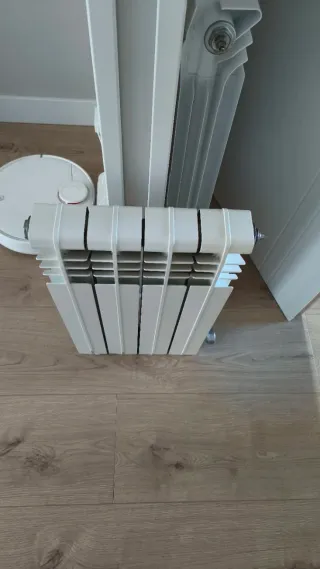 Radiador blanco de metal